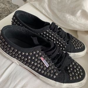 studded supergas